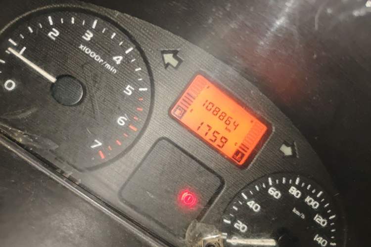 Used Wuling Rongguang 2014 1.2L S Base Model Odometer Close Up