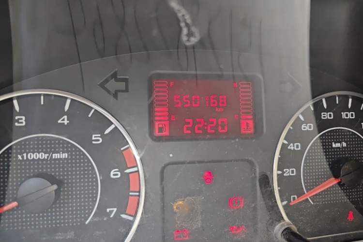 Used Wuling Rongguang 2014 1.5L S Standard Version Odometer Close Up