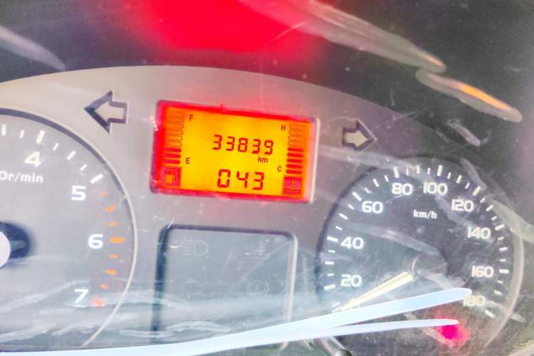 Used Wuling Rongguang 2014 1.2L S Standard Model Odometer Close Up