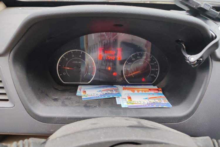 Used Wuling Rongguang 2014 1.5L S Standard Version Odometer Close Up