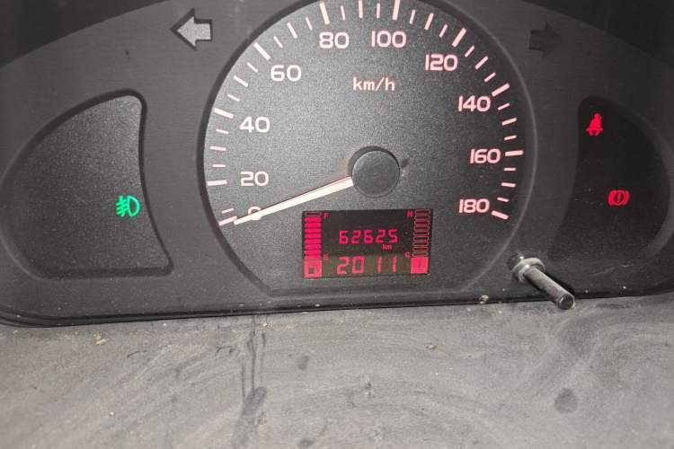 Used Wuling Rongguang 2014 1.2L S Base Model Odometer Close Up