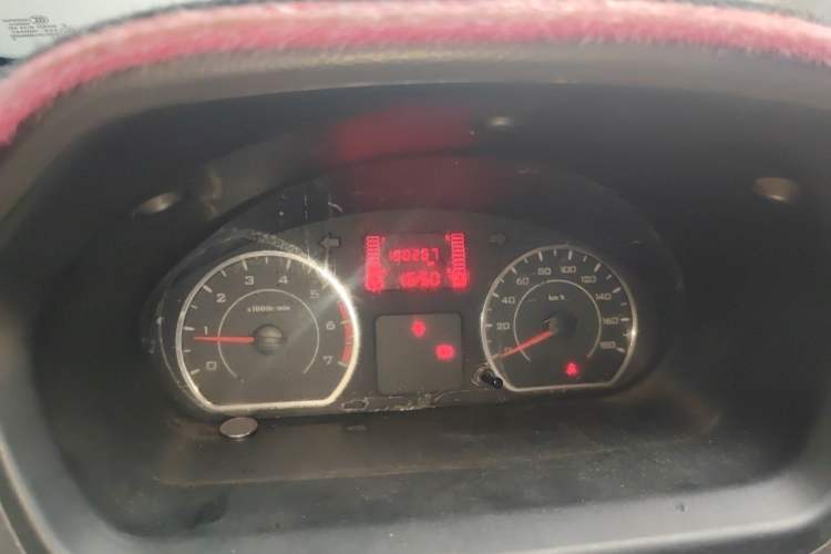 Used Wuling Rongguang 2014 1.5L S Standard Version Odometer Close Up