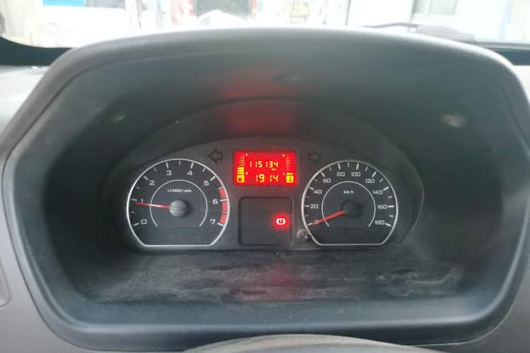Used Wuling Rongguang 2014 1.2L S Base Model Odometer Close Up