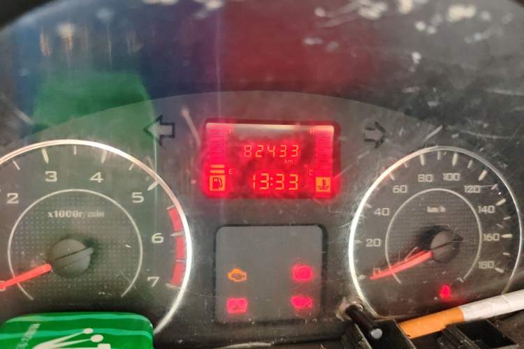 Used Wuling Rongguang 2014 1.5L S Base Version Odometer Close Up