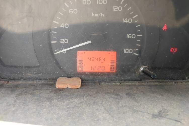 Used Wuling Rongguang 2014 1.2L S Base Model Odometer Close Up