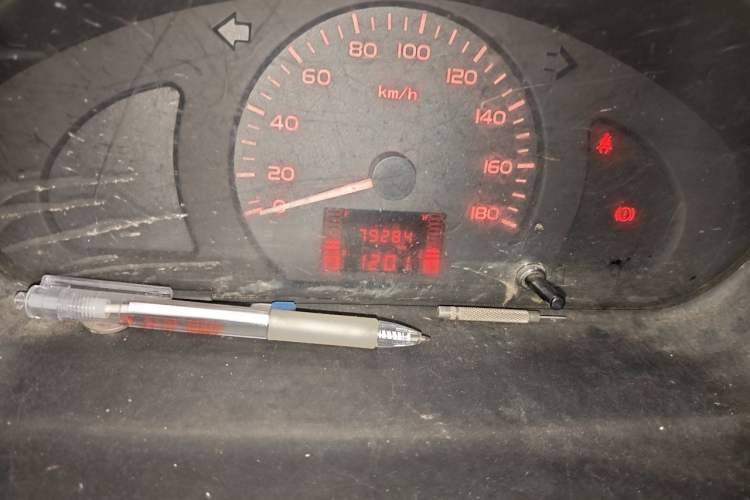 Used Wuling Rongguang 2014 1.2L S Base Model Odometer Close Up