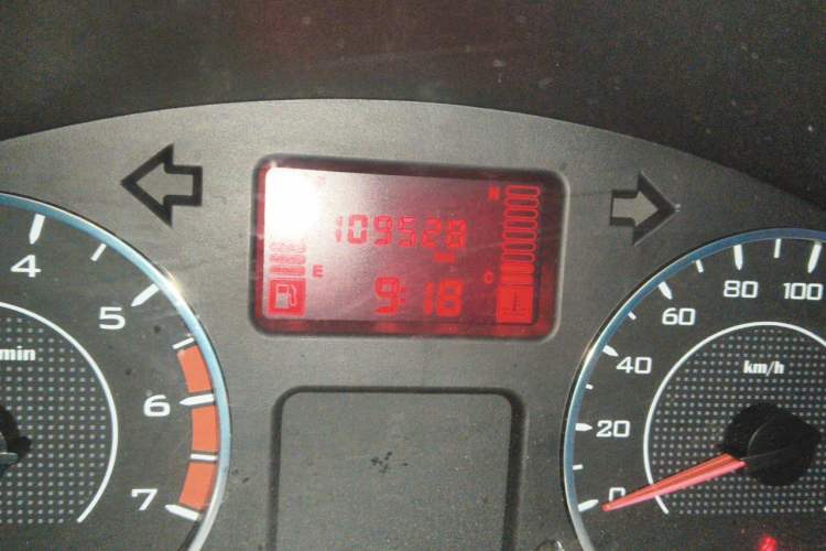 Used Wuling Rongguang 2014 1.2L S Base Model Odometer Close Up