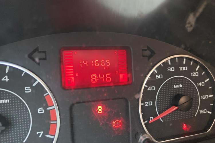 Used Wuling Rongguang 2014 1.5L S Standard Version Odometer Close Up