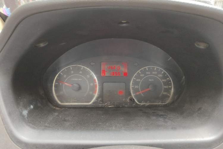 Used Wuling Rongguang 2014 1.2L S Base Model Odometer Close Up
