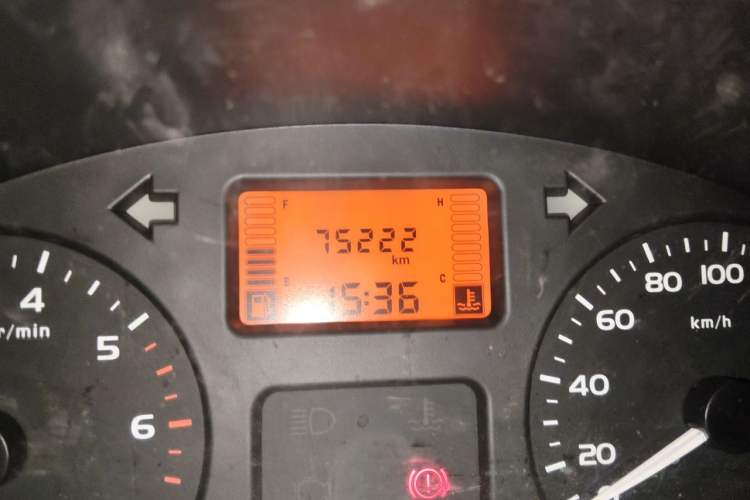 Used Wuling Rongguang 2014 1.2L S Base Model Odometer Close Up