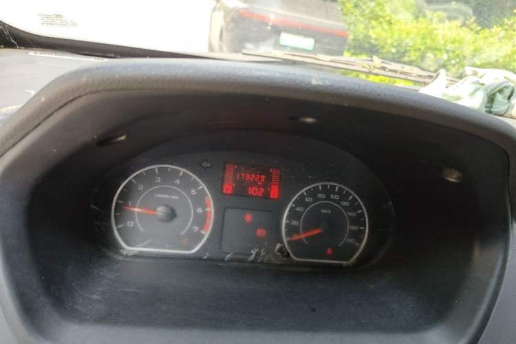 Used Wuling Rongguang 2014 1.2L S Standard Model Odometer Close Up