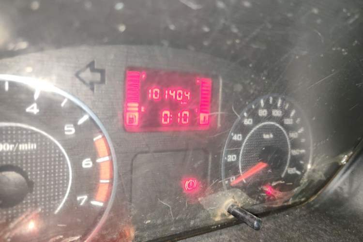 Used Wuling Rongguang 2014 1.2L S Base Model Odometer Close Up