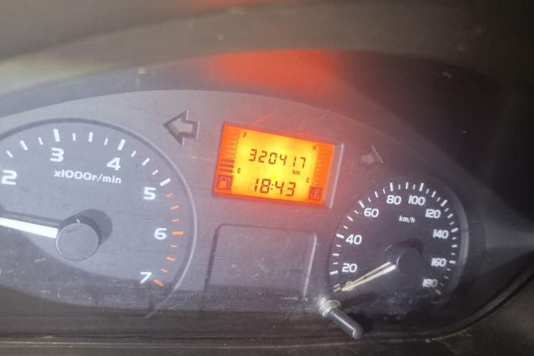 Used Wuling Rongguang 2014 1.5L S Base Version Odometer Close Up