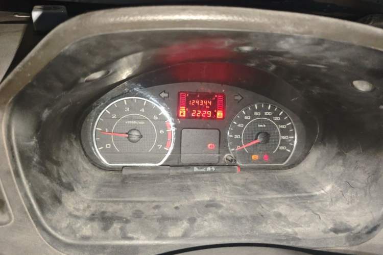 Used Wuling Rongguang 2014 1.5L S Base Version Odometer Close Up