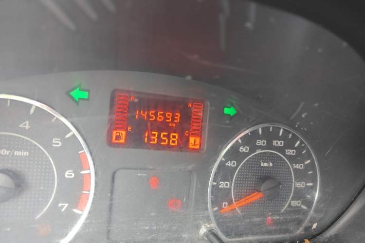 Used Wuling Rongguang 2014 1.5L S Standard Version Odometer Close Up