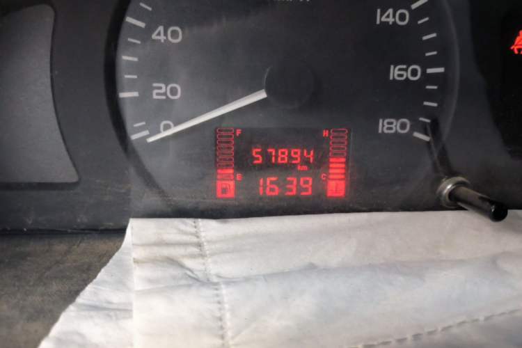 Used Wuling Rongguang 2014 1.2L S Base Model Odometer Close Up