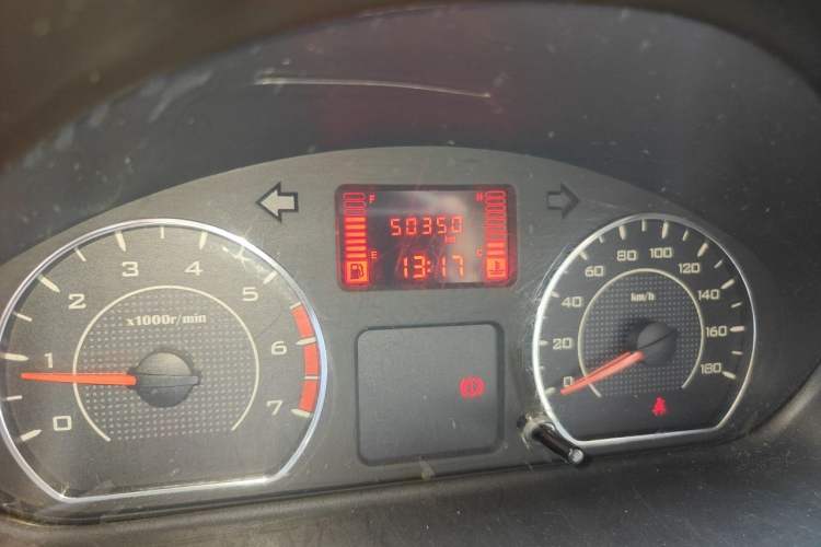 Used Wuling Rongguang 2014 1.2L S Base Model Odometer Close Up
