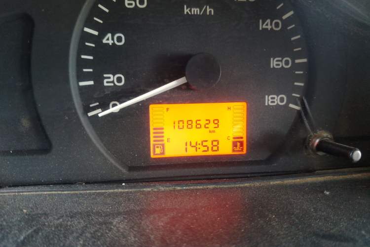 Used Wuling Rongguang 2014 1.2L S Base Model Odometer Close Up