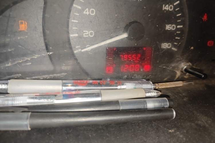 Used Wuling Rongguang 2014 1.2L S Base Model Odometer Close Up