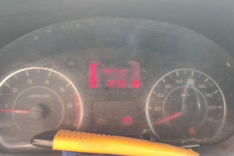 Used Wuling Rongguang 2014 1.2L S Base Model Odometer Close Up