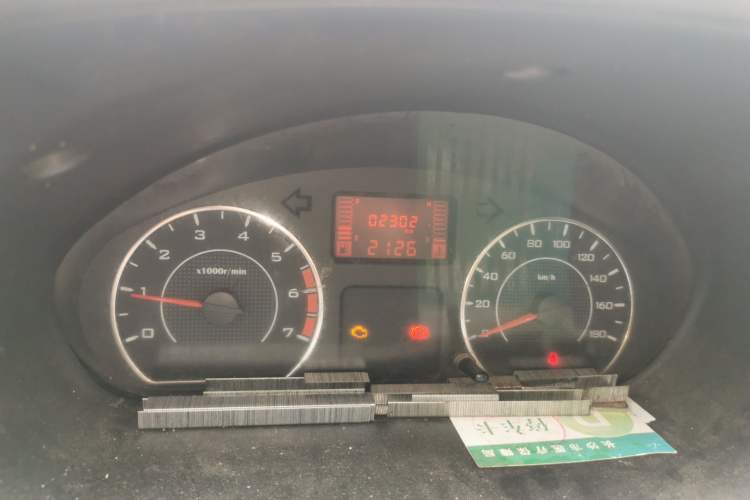 Used Wuling Rongguang 2014 1.2L S Base Model Odometer Close Up