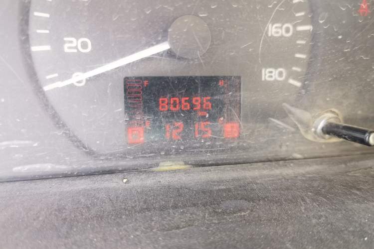 Used Wuling Rongguang 2014 1.5L S Base Version Odometer Close Up