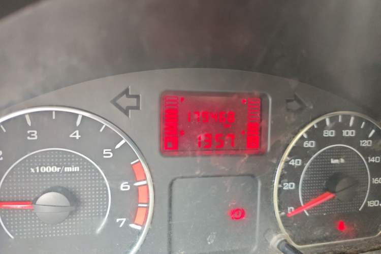 Used Wuling Rongguang 2014 1.2L S Base Model Odometer Close Up