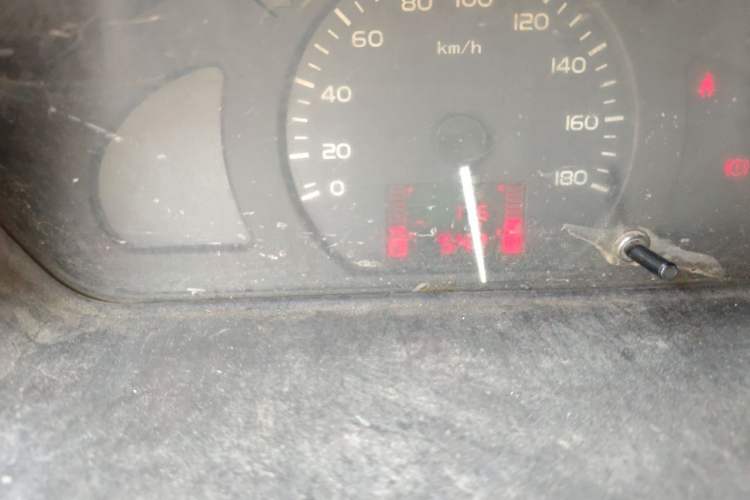 Used Wuling Rongguang 2014 1.5L S Base Version Odometer Close Up