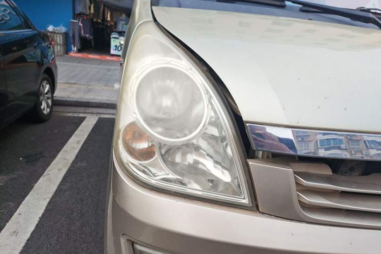 Used Wuling Rongguang 2014 1.5L S Standard Version Right Front Headlight