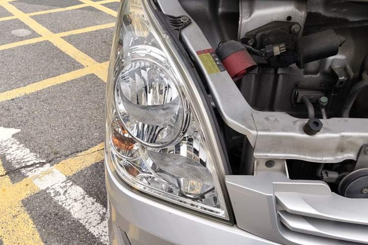 Used Wuling Rongguang 2014 1.2L S Standard Model Right Front Headlight