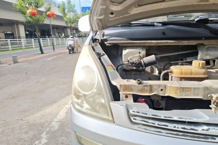 Used Wuling Rongguang 2014 1.5L S Standard Version Right Front Headlight