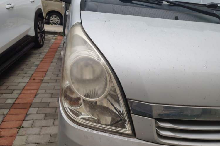 Used Wuling Rongguang 2014 1.5L S Standard Version Right Front Headlight