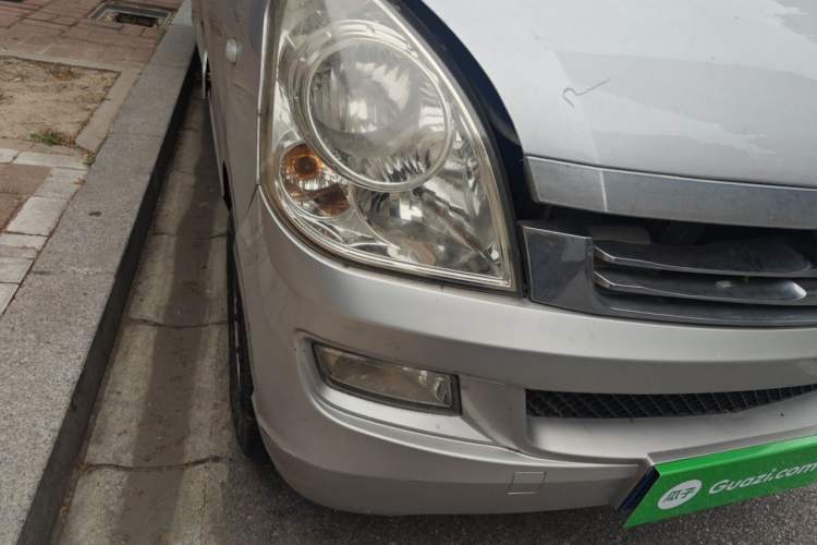 Used Wuling Rongguang 2014 1.5L S Standard Version Right Front Headlight
