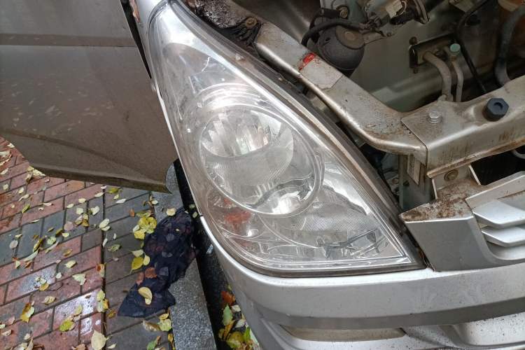 Used Wuling Rongguang 2014 1.2L S Base Model Right Front Headlight