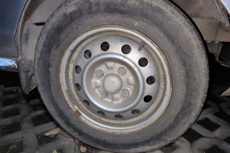 Used Wuling Rongguang 2014 1.2L S Base Model Right Front Wheel Hub