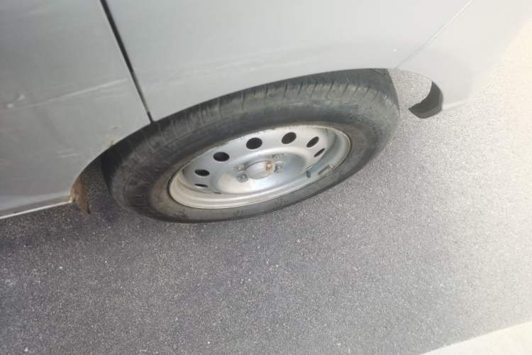 Used Wuling Rongguang 2014 1.2L S Standard Model Right Front Wheel Hub