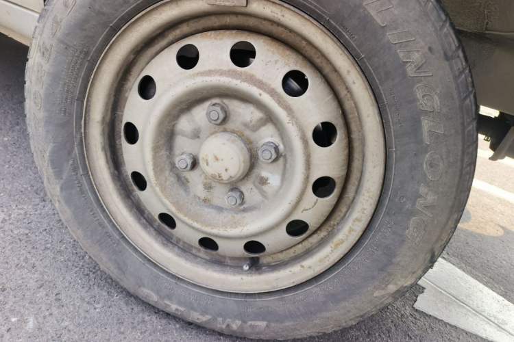 Used Wuling Rongguang 2014 1.2L S Base Model Right Front Wheel Hub