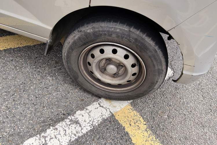 Used Wuling Rongguang 2014 1.2L S Standard Model Right Front Wheel Hub
