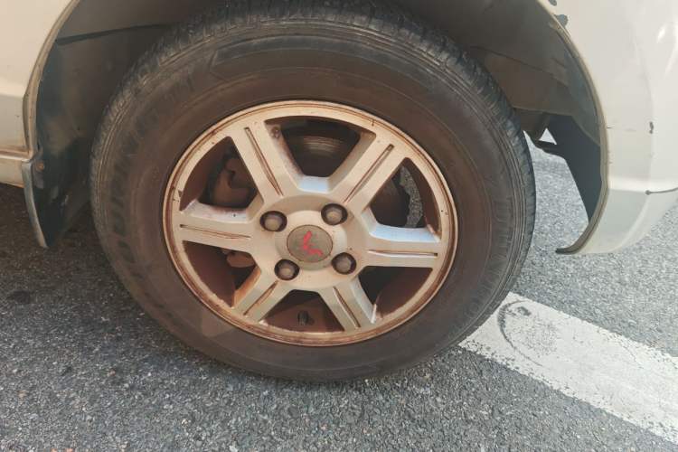 Used Wuling Rongguang 2014 1.2L S Standard Model Right Front Wheel Hub