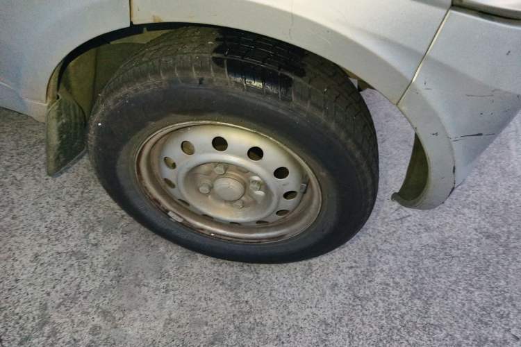 Used Wuling Rongguang 2014 1.2L S Base Model Right Front Wheel Hub