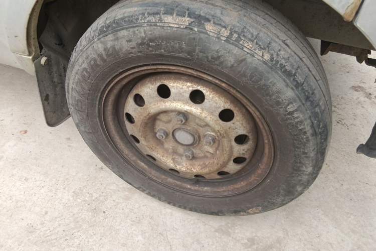 Used Wuling Rongguang 2014 1.2L S Base Model Right Front Wheel Hub