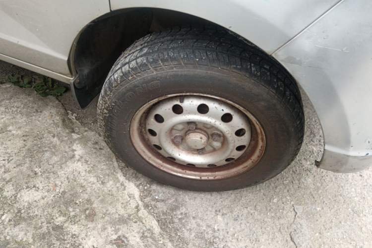 Used Wuling Rongguang 2014 1.2L S Base Model Right Front Wheel Hub