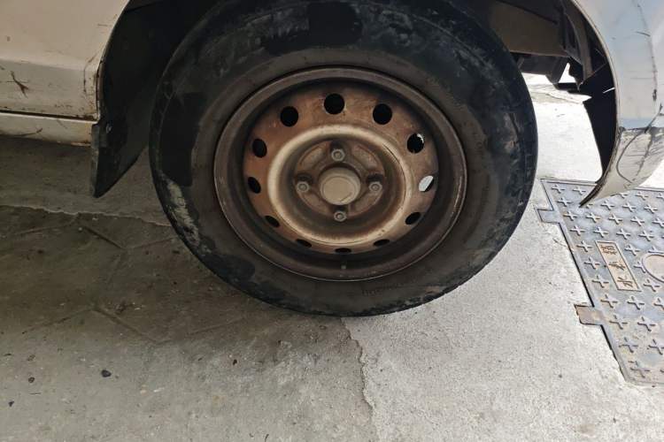 Used Wuling Rongguang 2014 1.2L S Base Model Right Front Wheel Hub