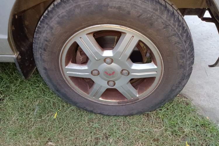 Used Wuling Rongguang 2014 1.2L S Standard Model Right Front Wheel Hub