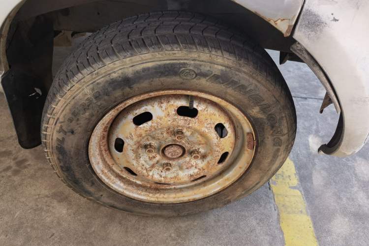 Used Wuling Rongguang 2014 1.2L S Base Model Right Front Wheel Hub