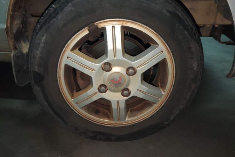 Used Wuling Rongguang 2014 1.2L S Standard Model Right Front Wheel Hub