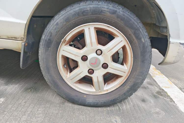 Used Wuling Rongguang 2014 1.2L S Standard Model Right Front Wheel Hub