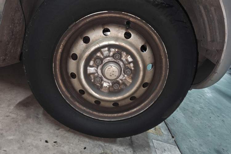 Used Wuling Rongguang 2014 1.5L S Base Version Right Front Wheel Hub
