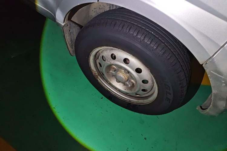 Used Wuling Rongguang 2014 1.2L S Base Model Right Front Wheel Hub