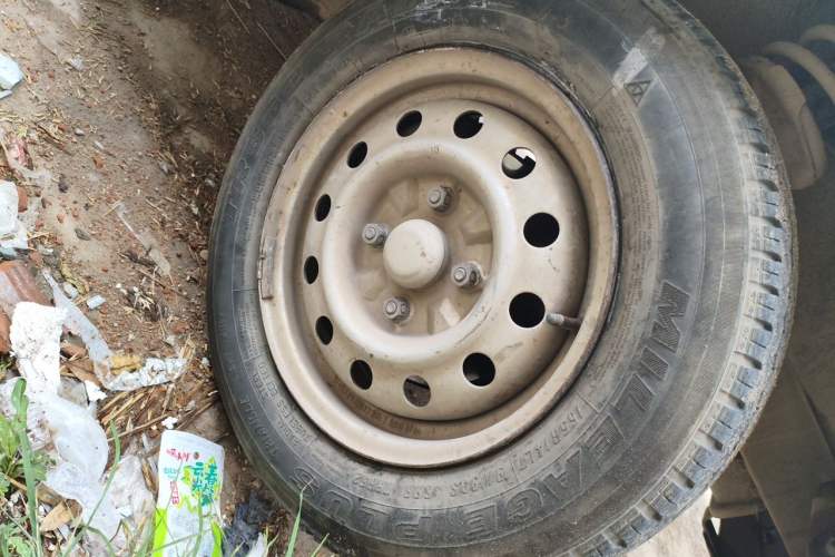Used Wuling Rongguang 2014 1.2L S Base Model Right Front Wheel Hub